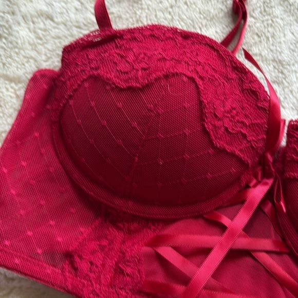 H&M Red Lace Balconette Bra – Size 34A | Pre-Loved | Feminine & Flirty - Picture 2 of 5